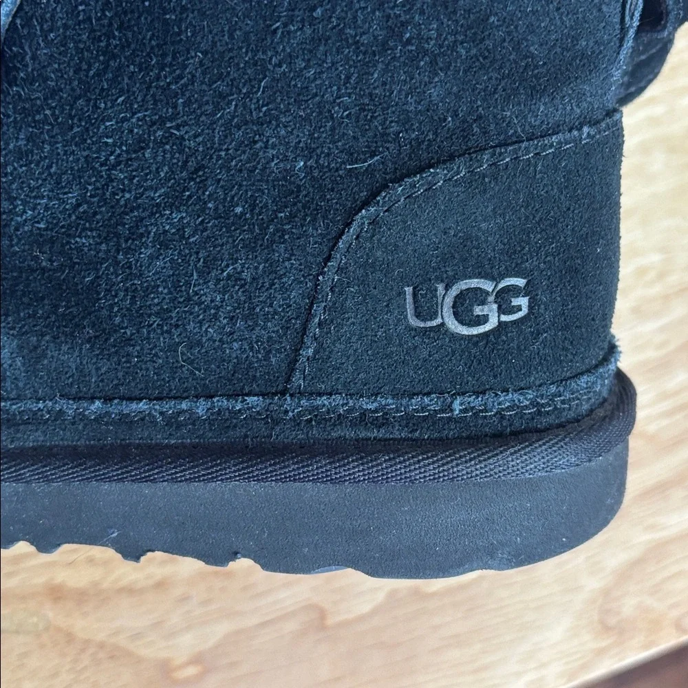 UGG Men's Black Chukka Boots Size 6 S/N 1017320 women’s size 7